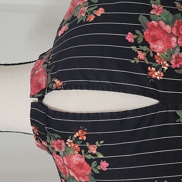 H&M Size 6 Black and Pink Floral with White Stripe Cotton Balloon-sleeved Blouse - Picture 6 of 13